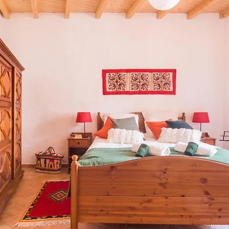 Villa Vintage With Pool By Homing
