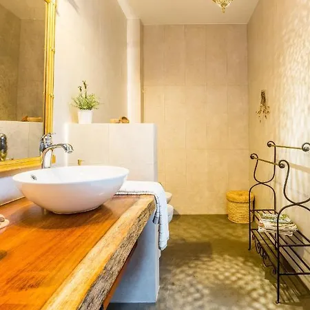 Villa Vintage With Pool By Homing Pera