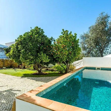 Vintage With Pool By Homing Pera