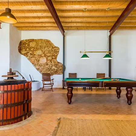 Vintage With Pool By Homing * Pera