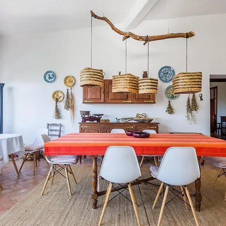 Villa Vintage With Pool By Homing Pera
