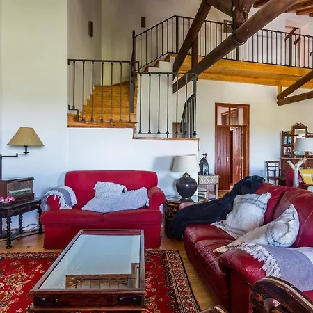 Villa Vintage With Pool By Homing Pera
